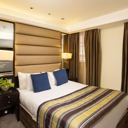 Park Grand Mayfair Londra Dış mekan fotoğraf A bedroom at the hotel