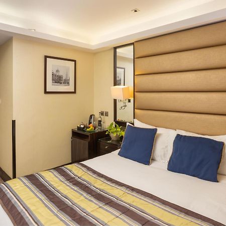 Park Grand Mayfair Londra Dış mekan fotoğraf A room at the hotel