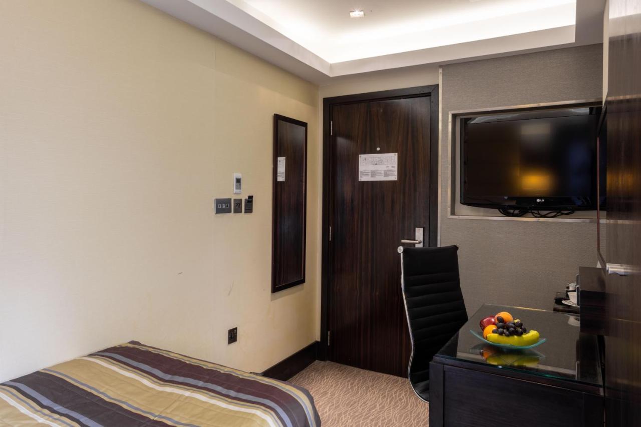 Park Grand Mayfair Londra Dış mekan fotoğraf A room at the hotel