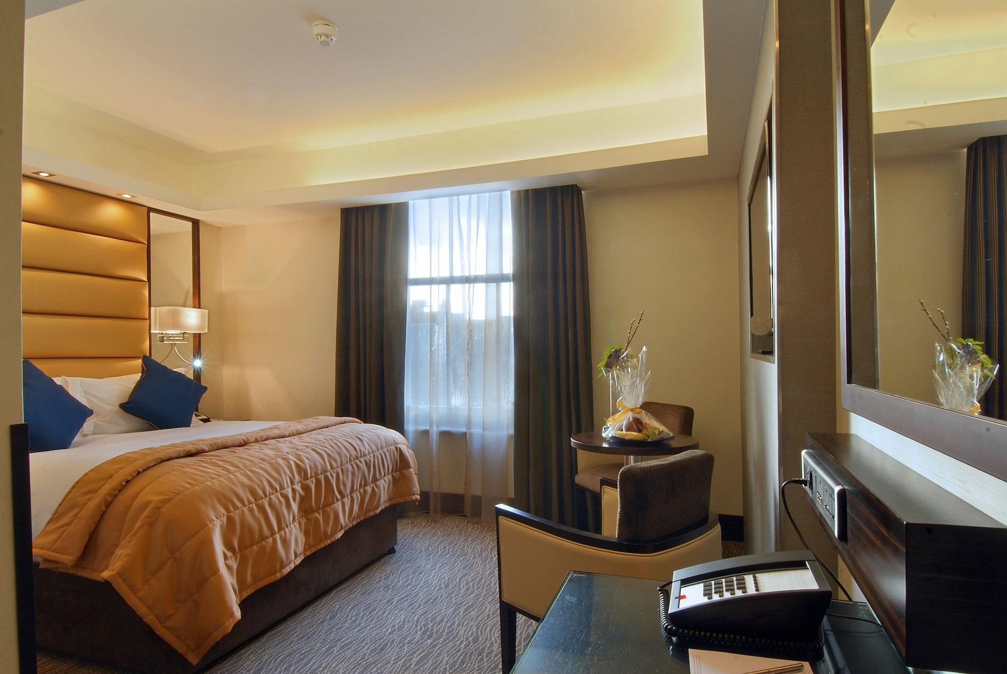 Park Grand Mayfair Londra Dış mekan fotoğraf A room at the hotel