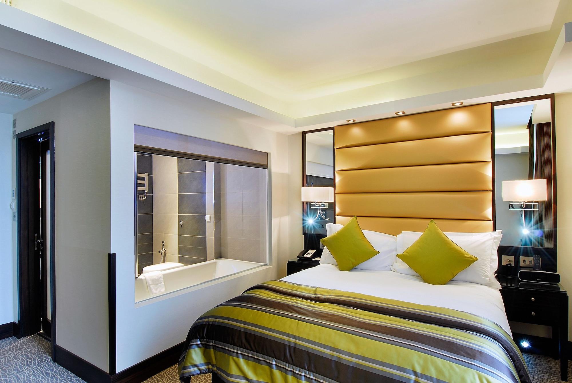 Park Grand Mayfair Londra Dış mekan fotoğraf A bedroom at the Hilton London Paddington