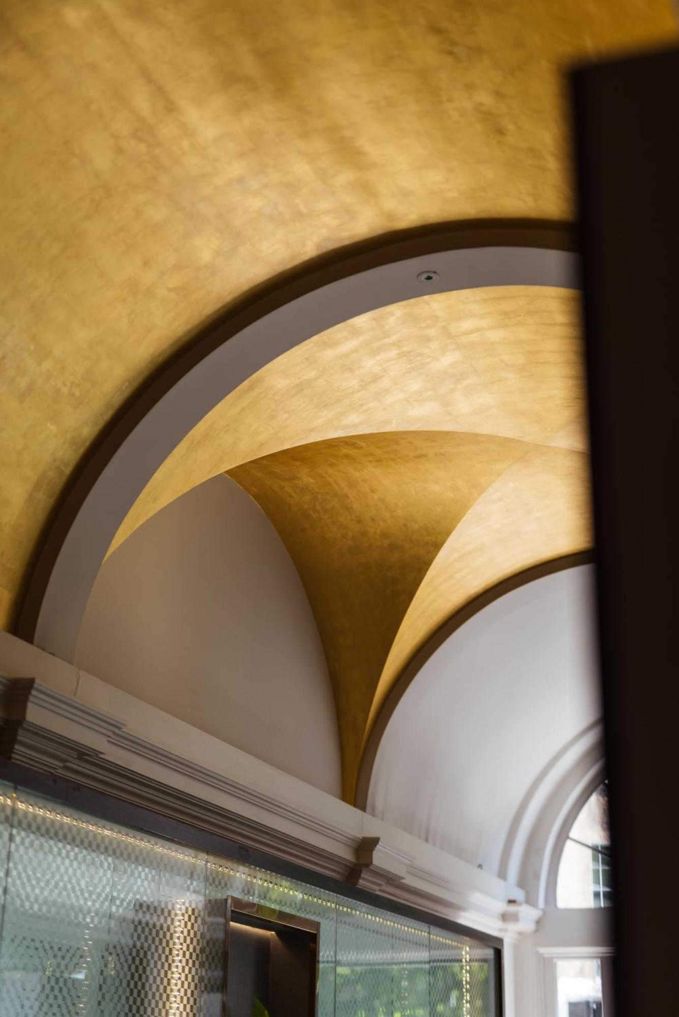 Park Grand Mayfair Londra Dış mekan fotoğraf Gold leafing on a ceiling