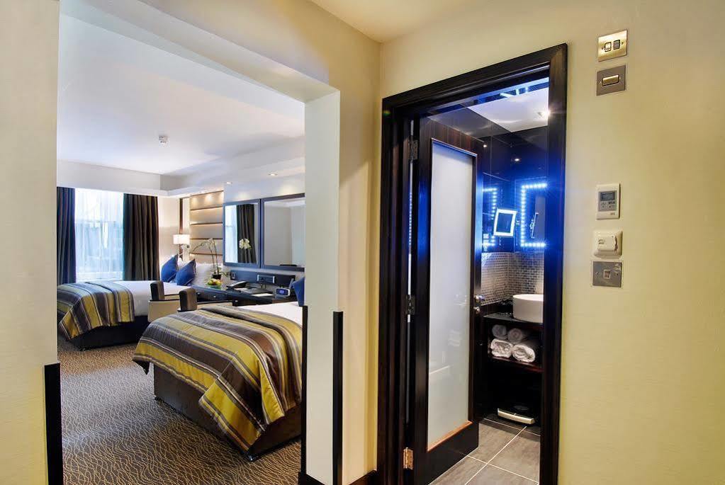 Park Grand Mayfair Londra Dış mekan fotoğraf A room at the hotel