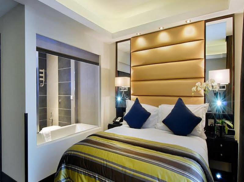 Park Grand Mayfair Londra Dış mekan fotoğraf A bedroom at the hotel