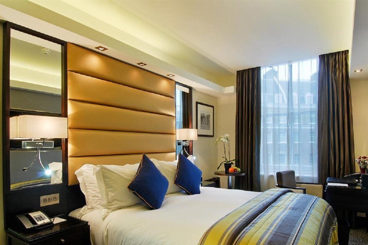 Park Grand Mayfair Londra Dış mekan fotoğraf A bedroom at the hotel